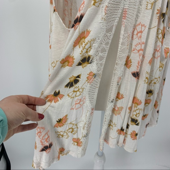 Free People Love Potion Floral and Lace Tie Neck Slit Up Back Tank Top SZ Large - Picture 5 of 12